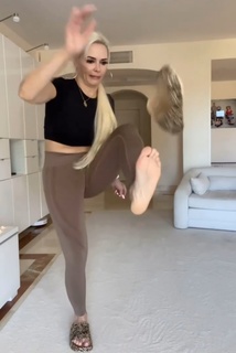 Daniela Katzenberger feet photo thumbnail