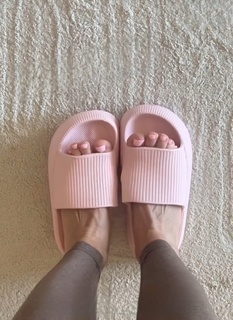 Daniela Katzenberger feet photo thumbnail