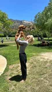 Julianne Hough feet photo thumbnail