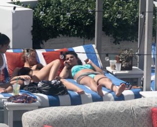 Selena Gomez feet photo thumbnail