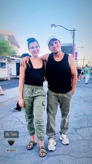 Megan Olivi feet photo thumbnail