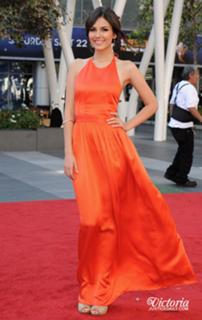Victoria Justice feet photo thumbnail