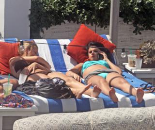 Selena Gomez feet photo thumbnail