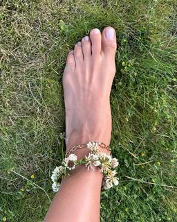 Irina Shayk feet photo thumbnail