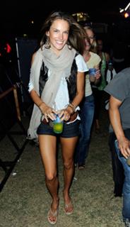 Alessandra Ambrosio feet photo thumbnail