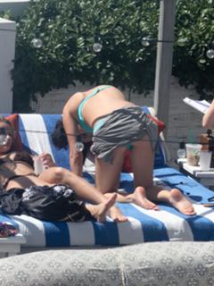 Selena Gomez feet photo thumbnail