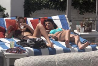 Selena Gomez feet photo thumbnail