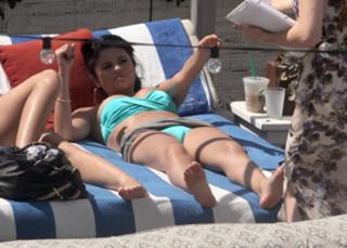 Selena Gomez feet photo thumbnail