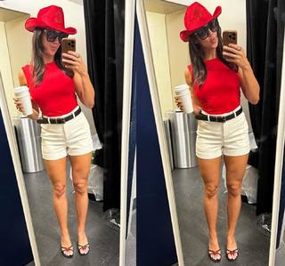 Chelsea Green feet photo thumbnail