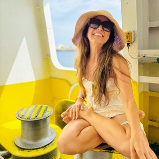 Kino MacGregor feet photo thumbnail