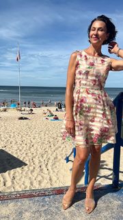 Anna Popek feet photo thumbnail