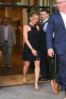 Scarlett Johansson feet photo thumbnail