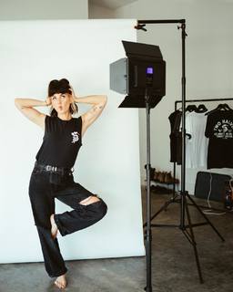 Shenae Grimes-Beech feet photo thumbnail