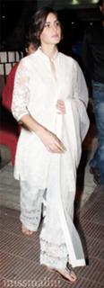 Katrina Kaif feet photo thumbnail