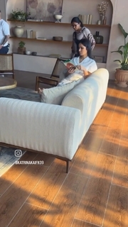 Katrina Kaif feet photo thumbnail