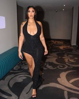 Queen Naija feet photo thumbnail