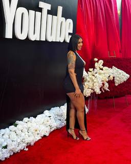 Queen Naija feet photo thumbnail