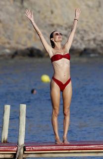 Alessandra Ambrosio feet photo thumbnail