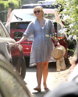 Reese Witherspoon feet photo thumbnail