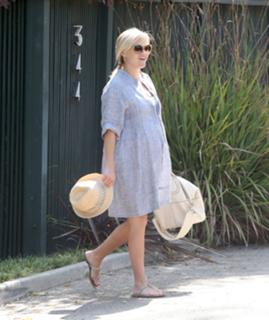 Reese Witherspoon feet photo thumbnail