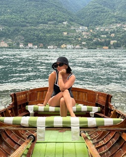 Adrienne Houghton feet photo thumbnail