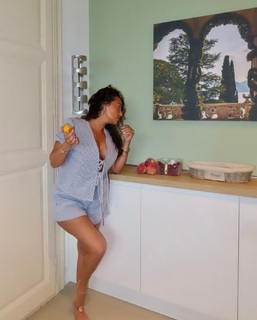 Adrienne Houghton feet photo thumbnail