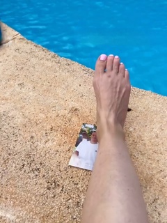 Daniela Katzenberger feet photo thumbnail