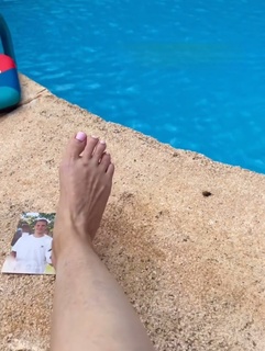 Daniela Katzenberger feet photo thumbnail