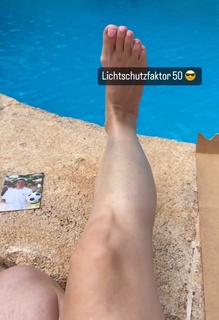 Daniela Katzenberger feet photo thumbnail