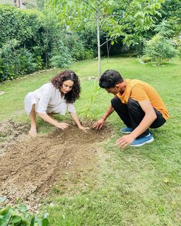 Kangana Ranaut feet photo thumbnail