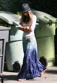 Alessandra Ambrosio feet photo thumbnail