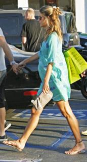 Alessandra Ambrosio feet photo thumbnail