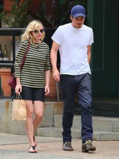 Kirsten Dunst feet photo thumbnail