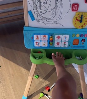Erin Lim feet photo thumbnail