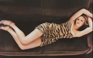 Kirsten Dunst feet photo thumbnail