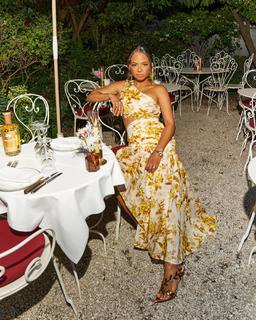 Christina Milian feet photo thumbnail