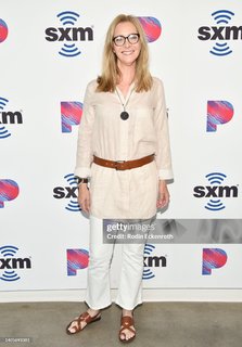 Lisa Kudrow feet photo 1