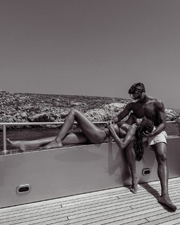 Izabel Goulart feet photo thumbnail