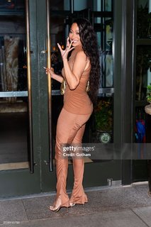 La La Anthony feet photo thumbnail