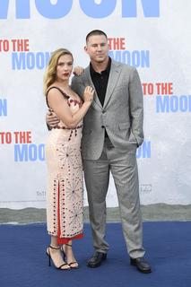 Scarlett Johansson feet photo thumbnail