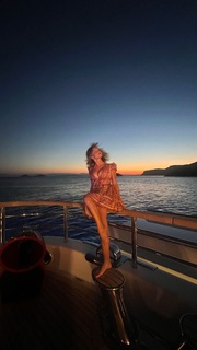 Sydney Sweeney feet photo thumbnail