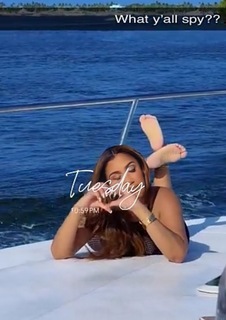 Queen Naija feet photo thumbnail