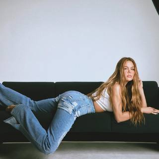 Khloé Kardashian feet photo thumbnail