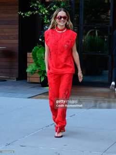 Rita Ora feet photo thumbnail