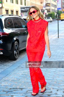 Rita Ora feet photo thumbnail