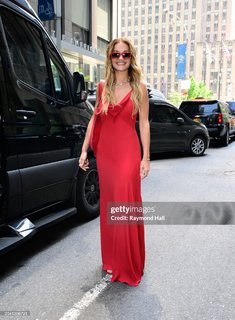 Rita Ora feet photo thumbnail