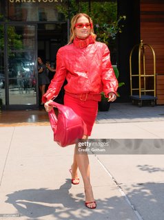 Rita Ora feet photo thumbnail