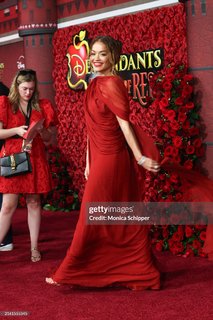 Rita Ora feet photo thumbnail