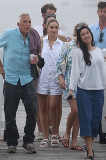Olivia Culpo feet photo thumbnail