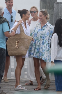 Olivia Culpo feet photo thumbnail